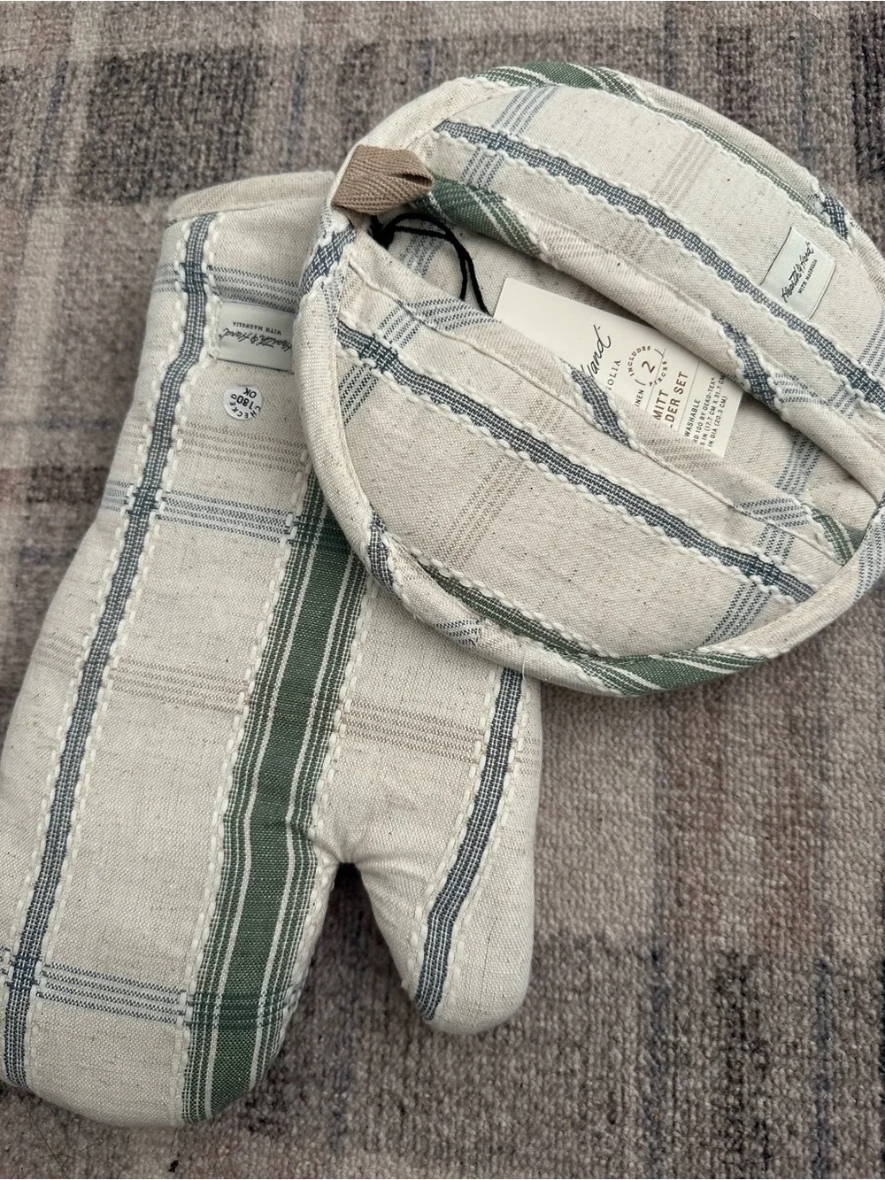 Hearth and Hand with Magnolia Oven Mitt Set